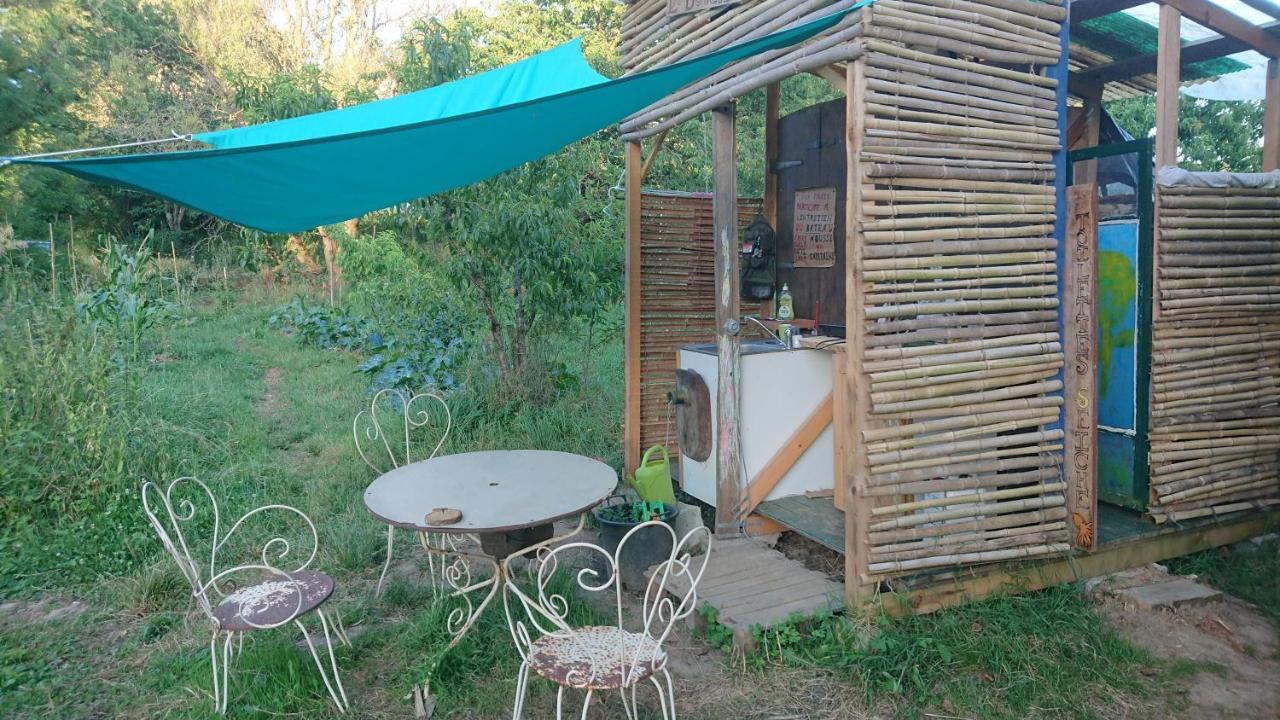Tente En Permaculture Pirate Creysse  المظهر الخارجي الصورة