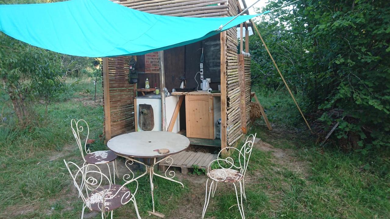 Tente En Permaculture Pirate Creysse  المظهر الخارجي الصورة